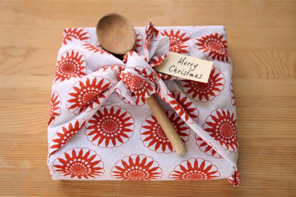10 Incredibly Clever Ways to Wrap Presents | Gift wrapping clothes, Diy gift  wrapping, Tea towel gift