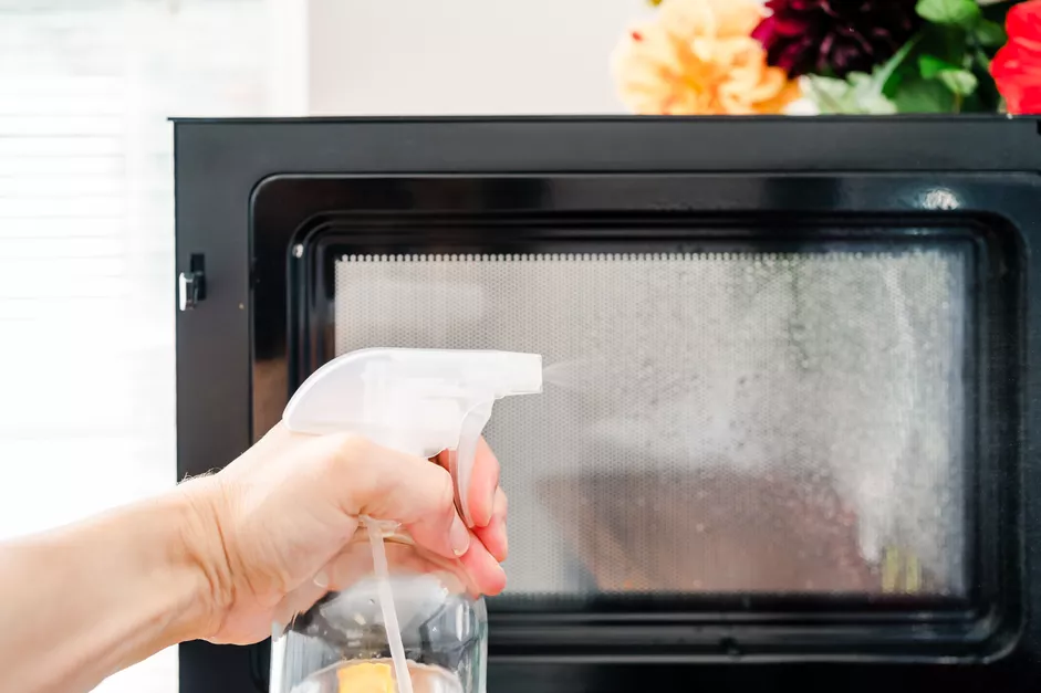 using vinegar to clean a microwave